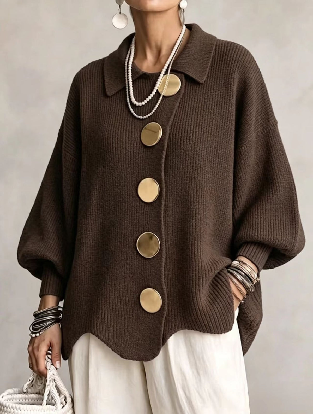 Oversized Cardigan in Braun mit Goldknöpfen 10