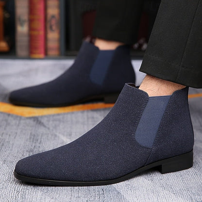 Chelsea Boots für Herren in Dunkelblau, getragen