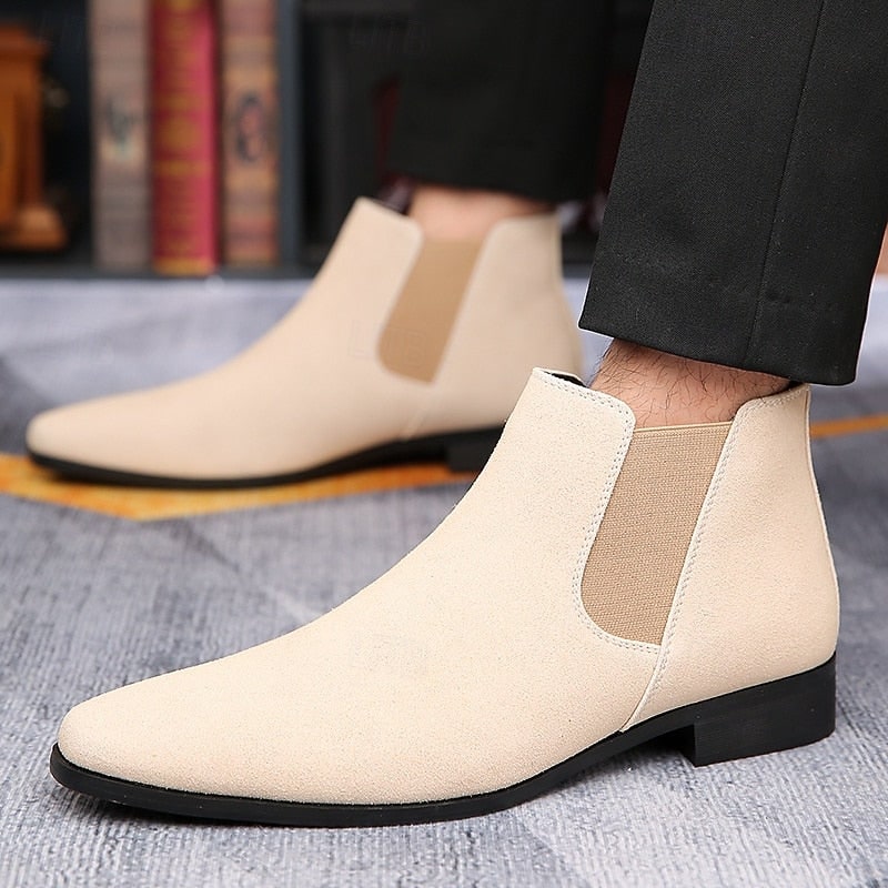 Chelsea Boots für Herren in Beige, getragen