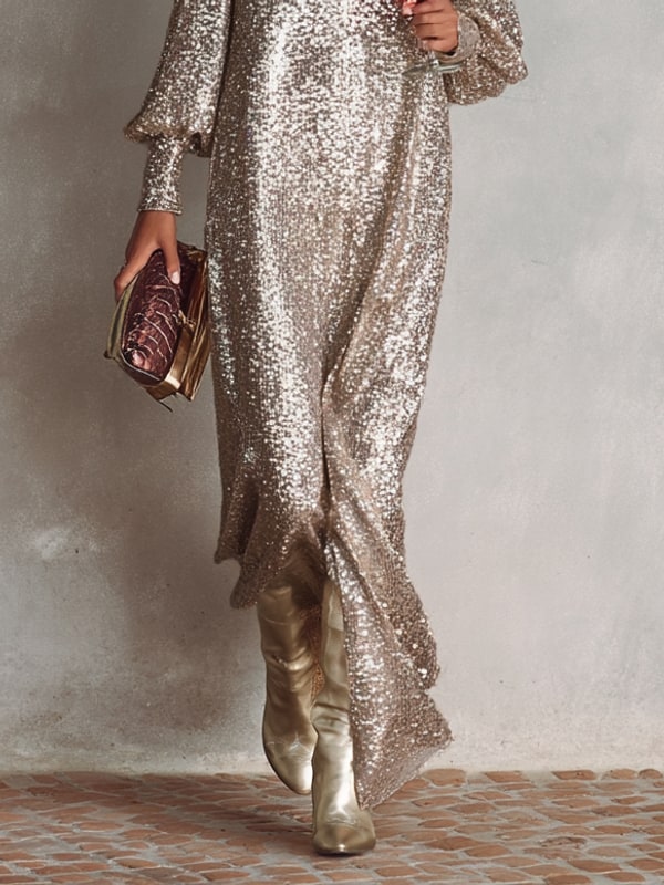 Maxi Abendkleid im Gehen mit Stiefeln 8