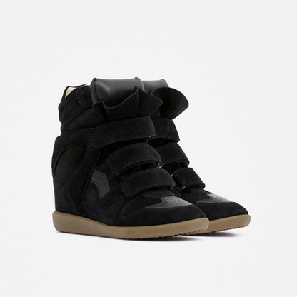 Schwarzer High-Top Sneaker mit Keilabsatz 9