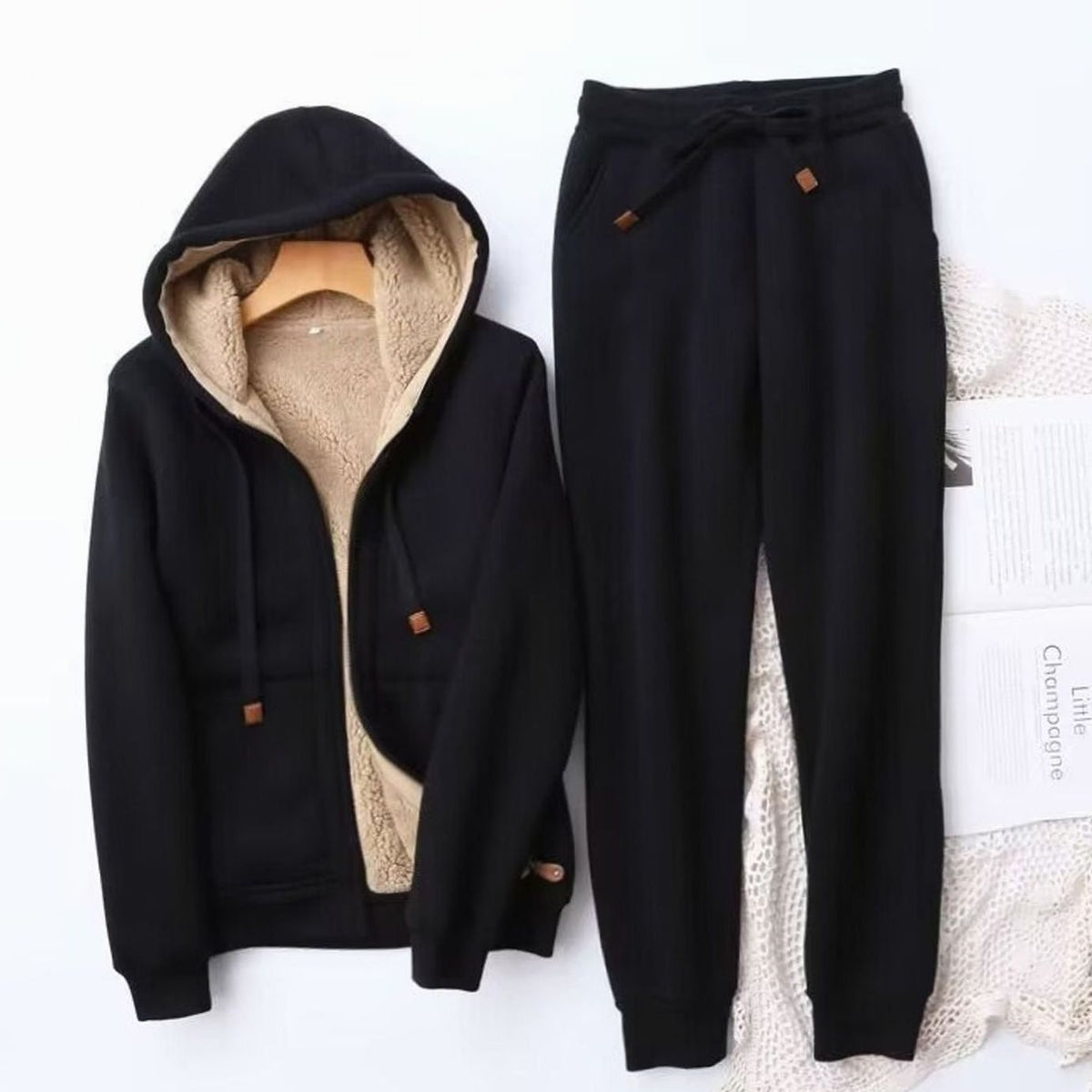 Schwarzes Hoodie Set mit Sherpa-Futter 5