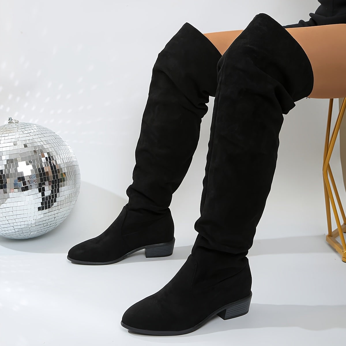 Schwarze Overknee-Stiefel getragen 6