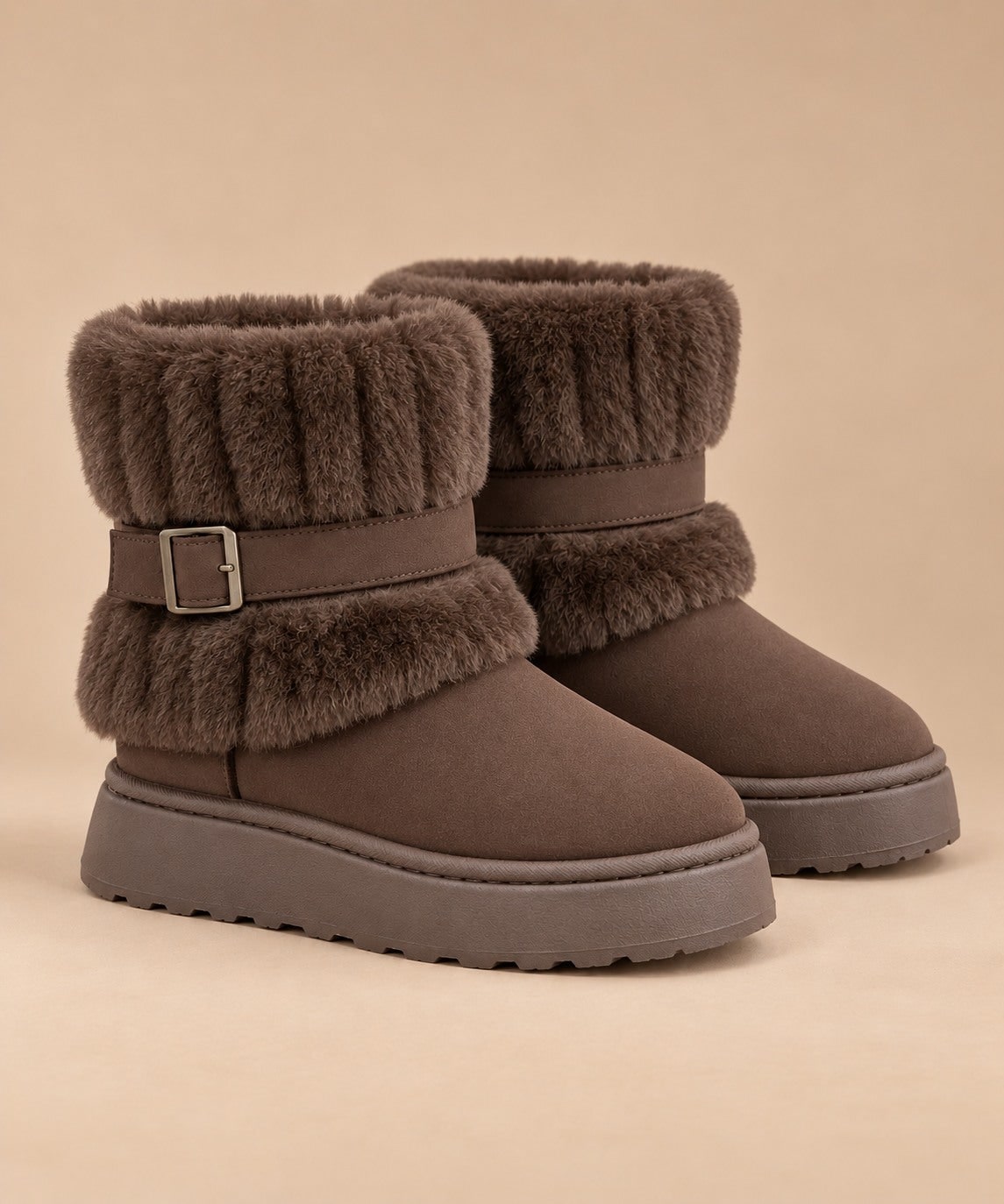 Braune Schneestiefel mit Kunstfellrand 1