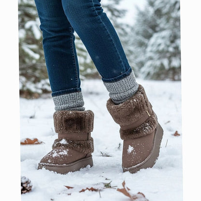 Braune Schneestiefel im Schnee getragen 4