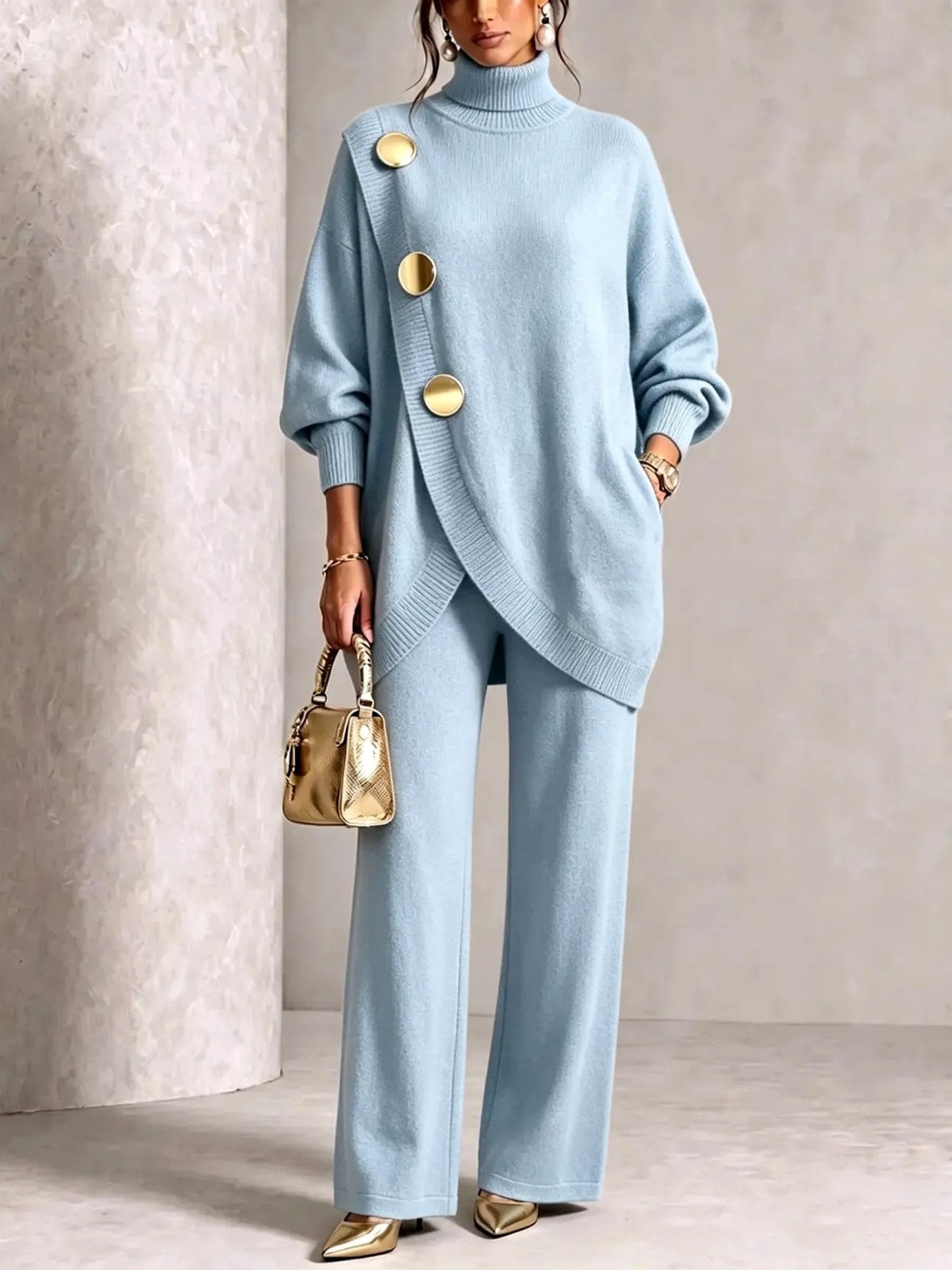 Damen-Set mit Rollkragenpullover und weiter Hose in Hellblau