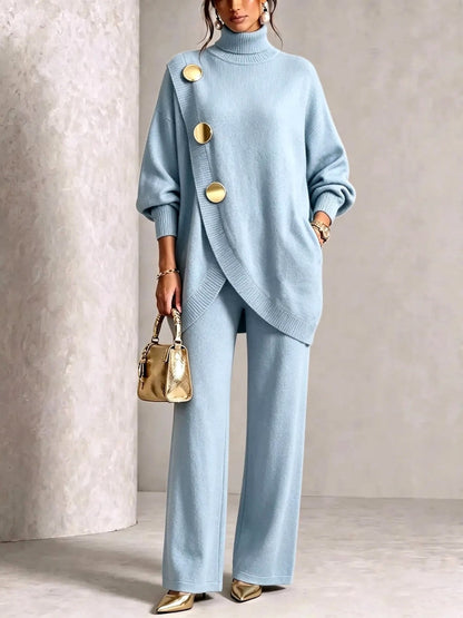 Damen-Set mit Rollkragenpullover und weiter Hose in Hellblau