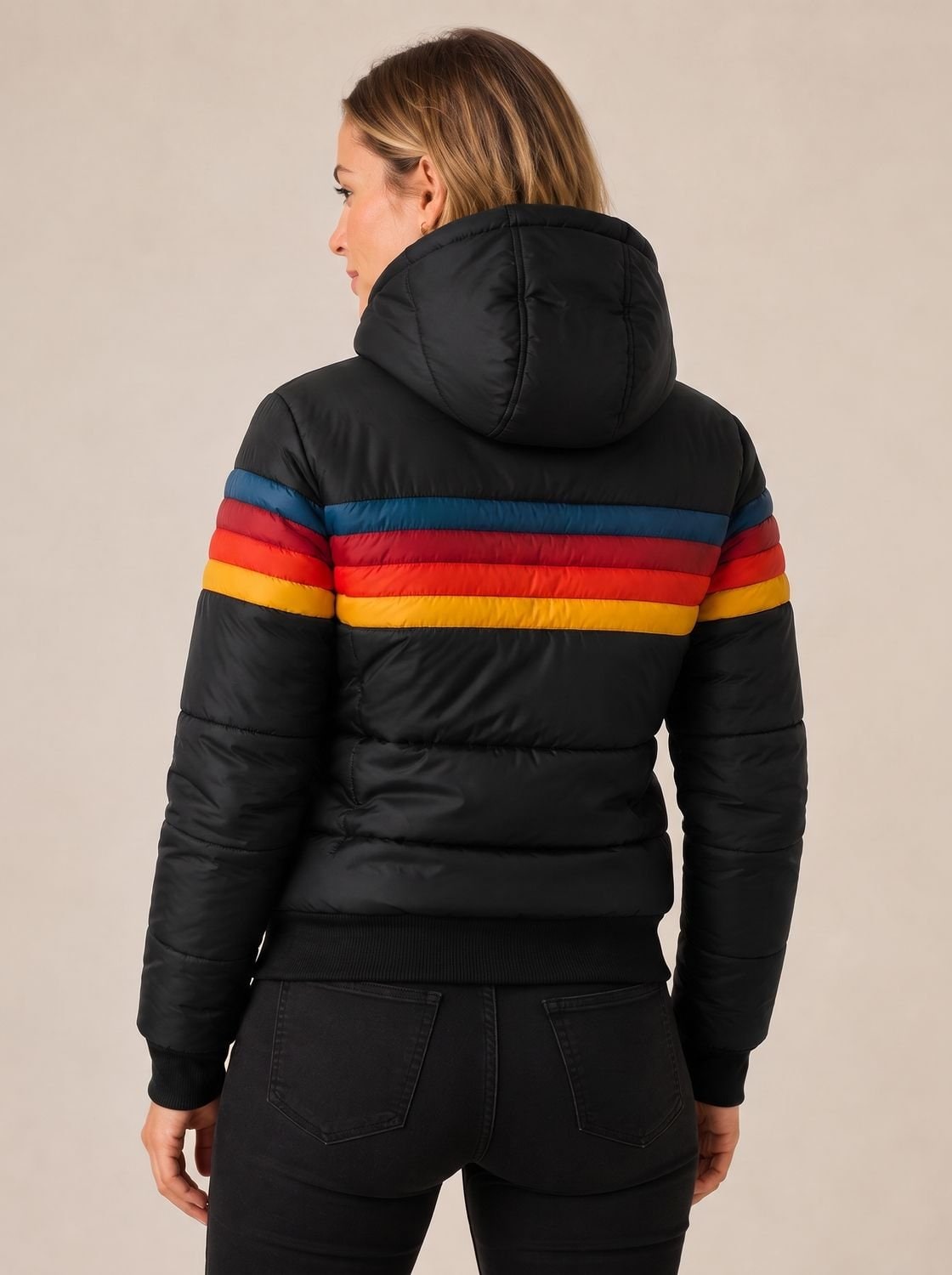 Schwarze Steppjacke mit Kapuze von hinten 5