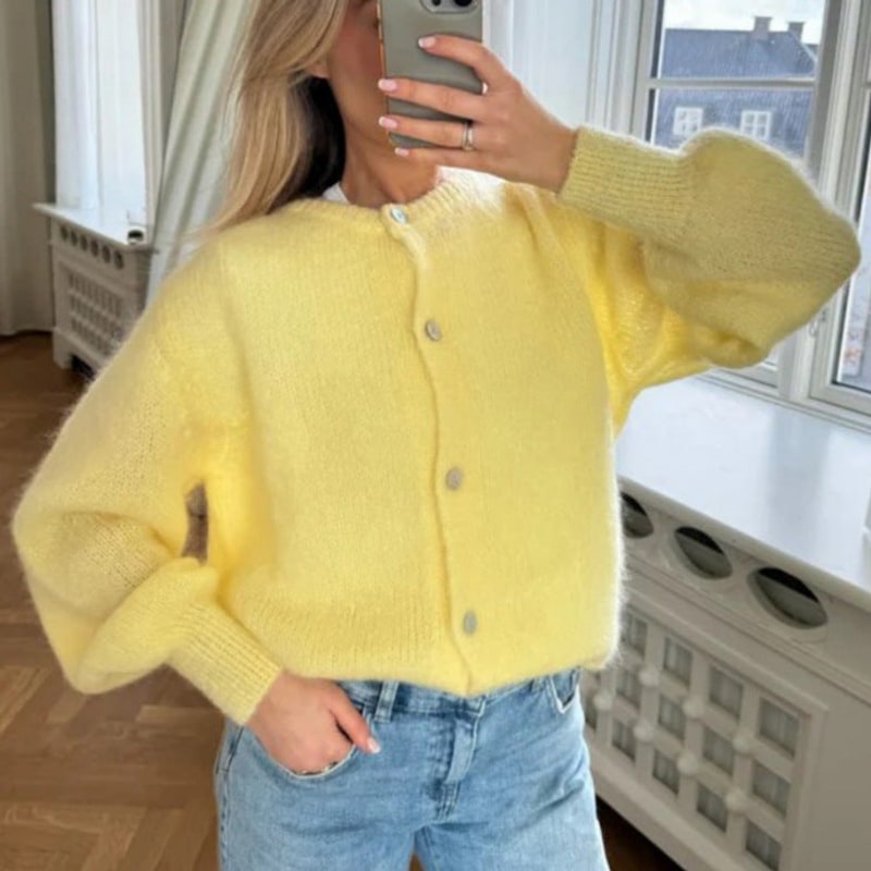 Strickjacke Damen flauschig mit Rundhals und Knopfleiste 3