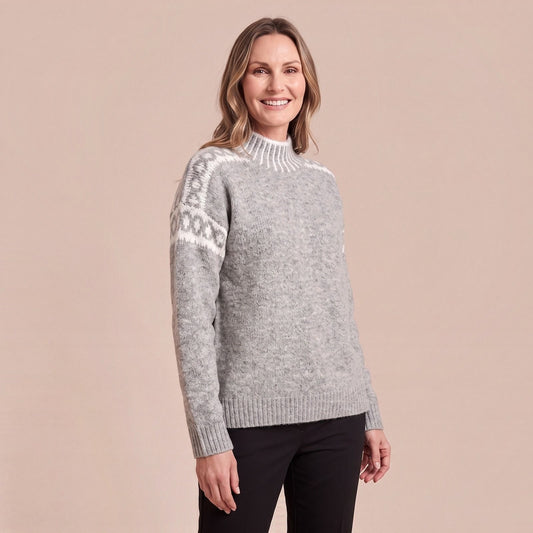 Grauer Norweger Pullover mit Stehkragen, Strickpullover mit Muster an Schultern und Ärmeln