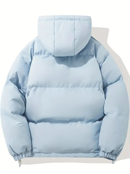 Rückseite der hellblauen Pufferjacke liegend