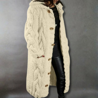 Strickmantel mit Zopfmuster in Beige, Seitenansicht mit Knöpfen und Tasche