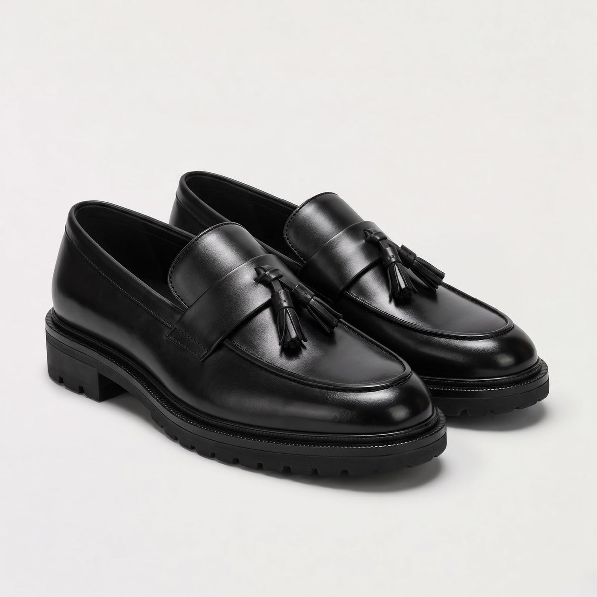 Loafers Herren in Lederoptik mit Quasten und Profilsohle 1