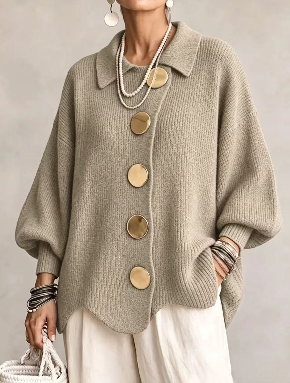 Oversized Cardigan in Khaki mit Goldknöpfen 7