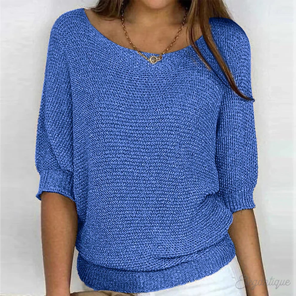 Pullover mit Dreiviertelärmeln in Blau, getragen von einem Model