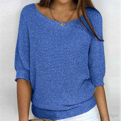 Pullover mit Dreiviertelärmeln in Blau, getragen von einem Model