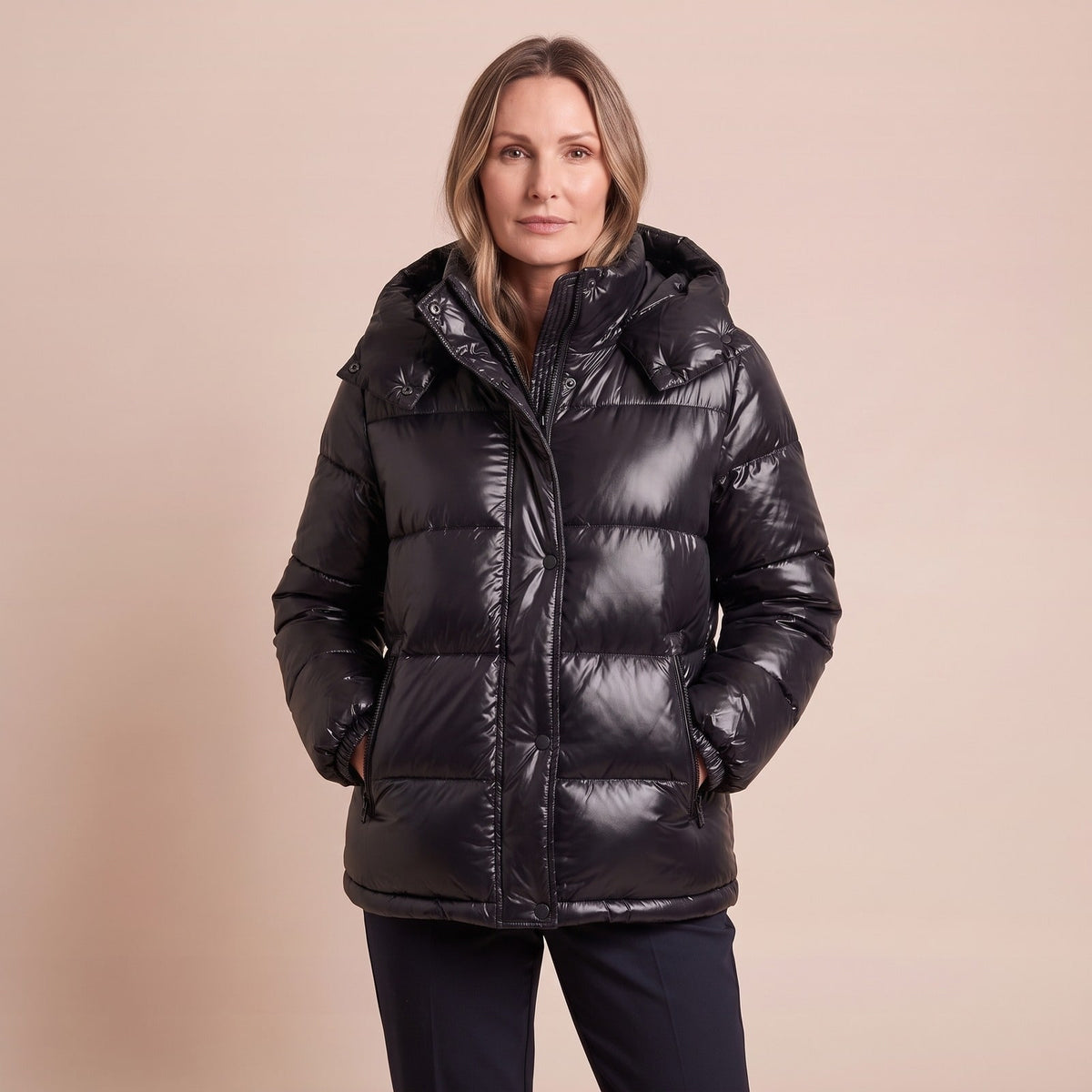 Steppjacke Damen mit Kapuze in Glanzoptik, Schwarz 1