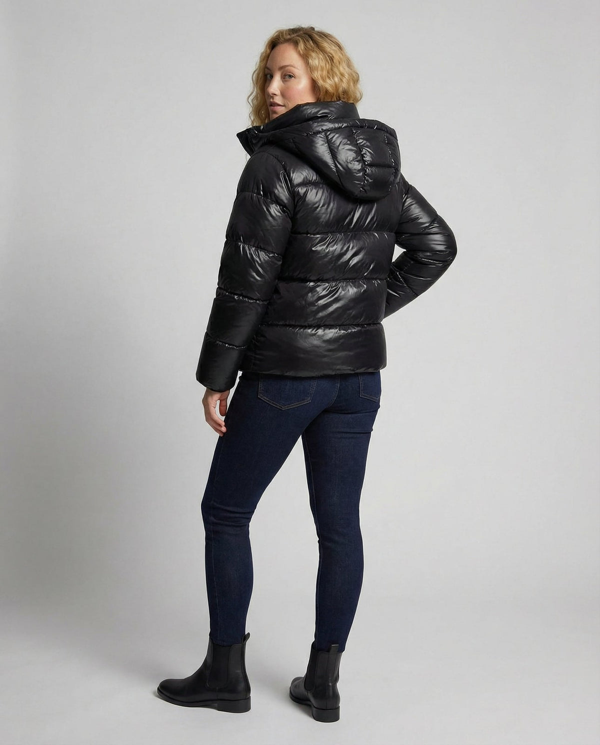 Steppjacke Damen mit Kapuze in Glanzoptik, Schwarz 3