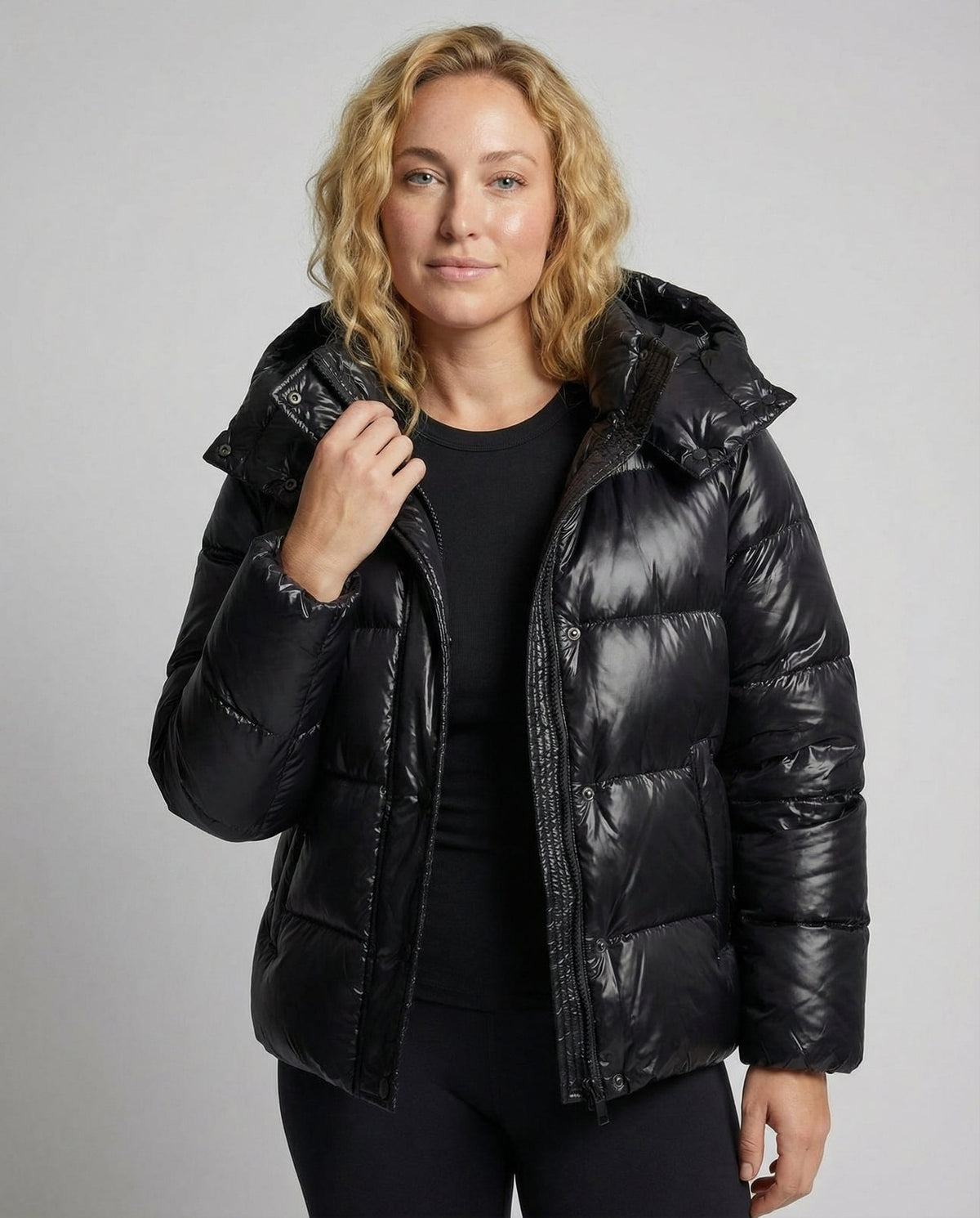 Steppjacke Damen mit Kapuze in Glanzoptik, Schwarz 4