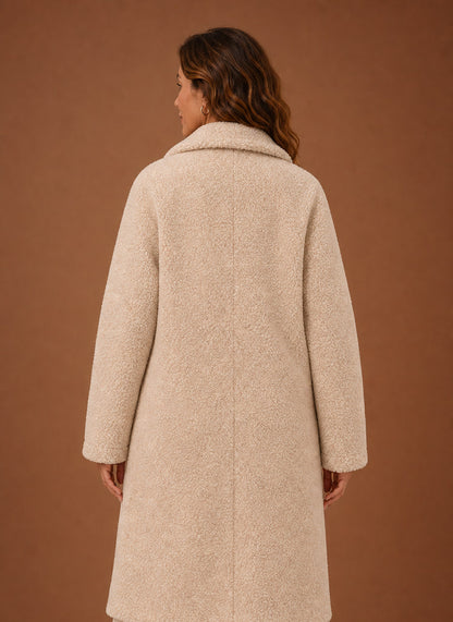 Doppelreihiger Teddymantel in Apricot, Rückseite