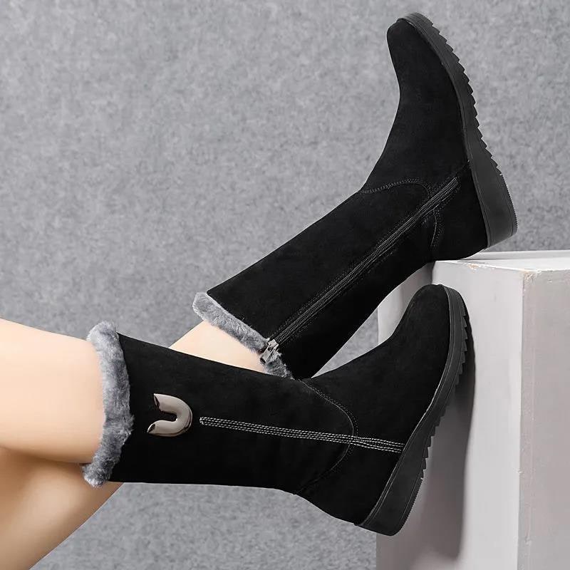 Thermo Schneestiefel Damen in Schwarz, getragen