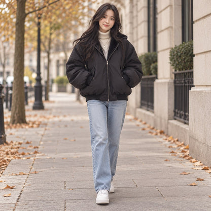 Frau in schwarzer Wendejacke beim Herbstspaziergang 1