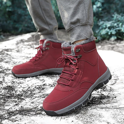 Winter-Boots für Damen in Bordeaux, getragen