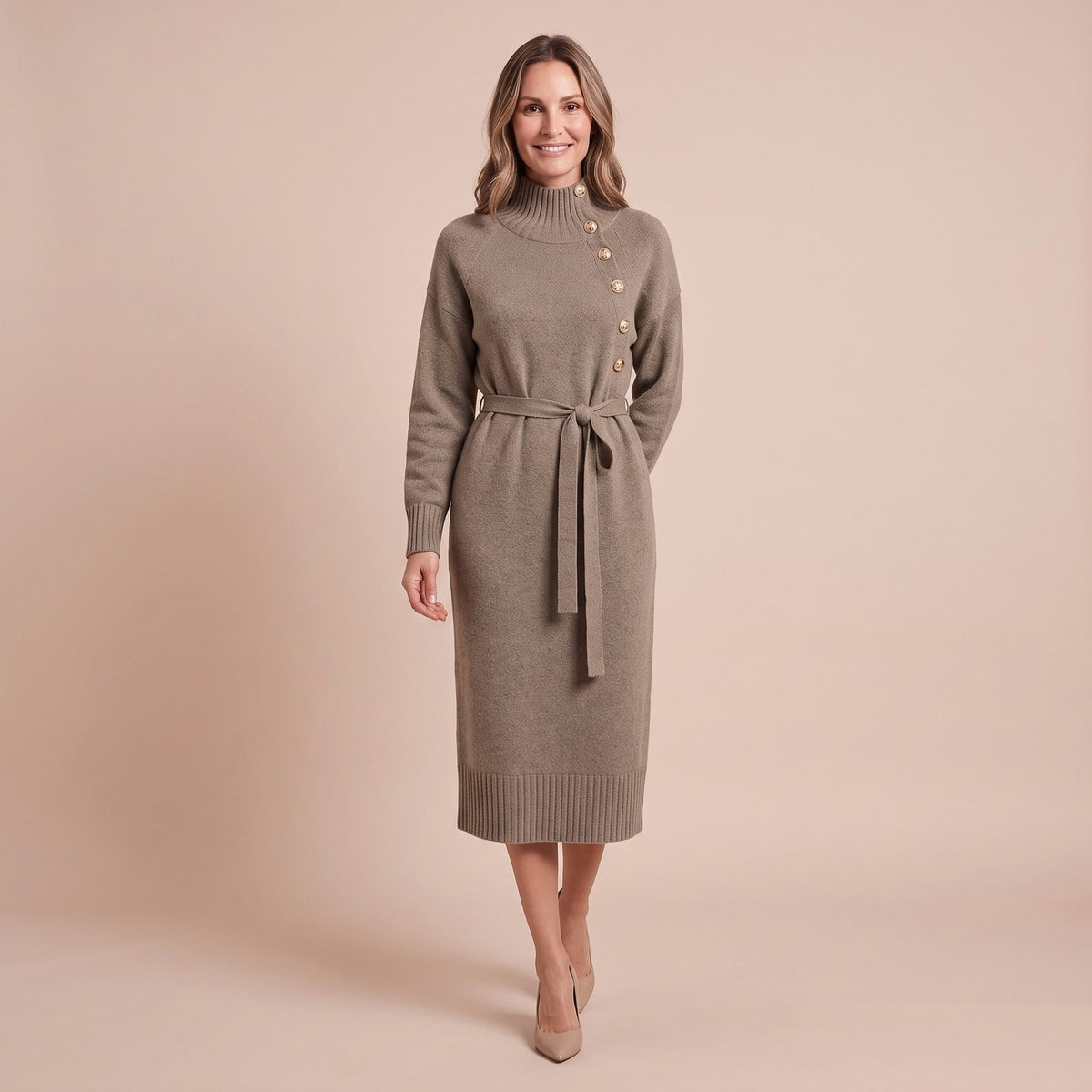 Winterkleid aus Strick mit Rollkragen und Bindegürtel 1