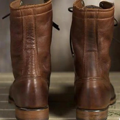 Gefütterte Schnürboots aus Leder in Dunkelbraun, Ansicht von hinten